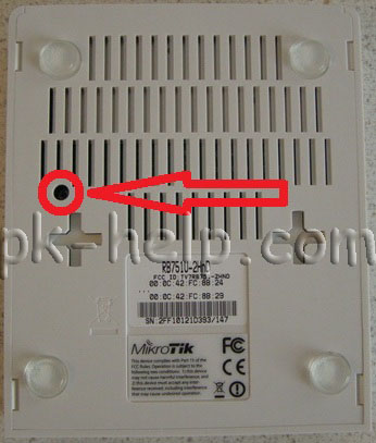 Фото Как сбросить настройки на Mikrotik с помощью отверстия на корпусе